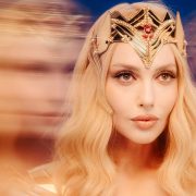 Перша леді Чехії Єва Павлова прикрасила обкладинку Vogue