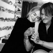 Аріану Гранде зобовʼязали виплатити ексчоловіку понад $1 мільйон