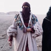 Італійські канікули: Меган Фокс із нареченим на озері Комо