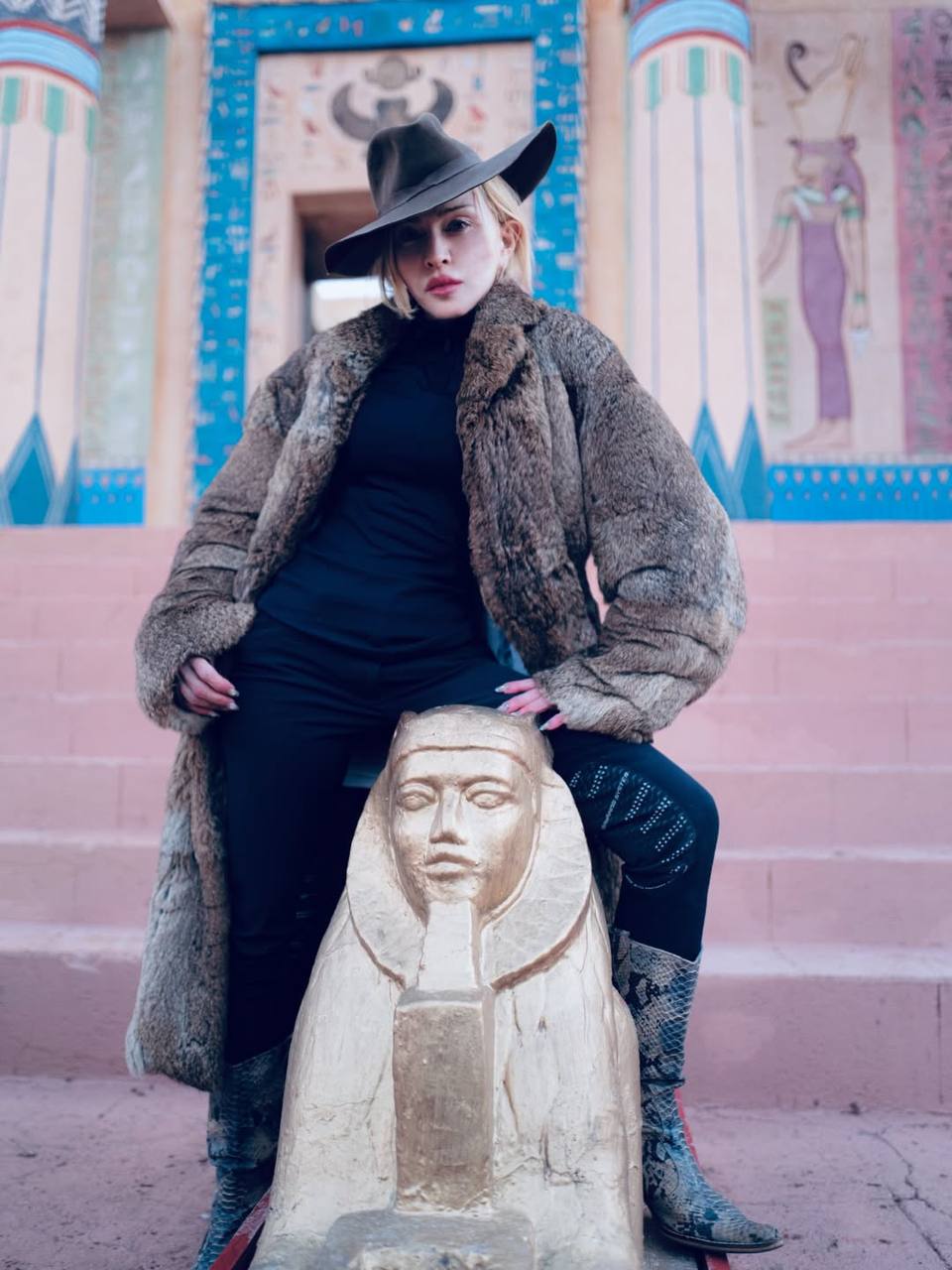 Серед пустелі: Мадонна із бойфрендом та дітьми відпочиває в Марокко