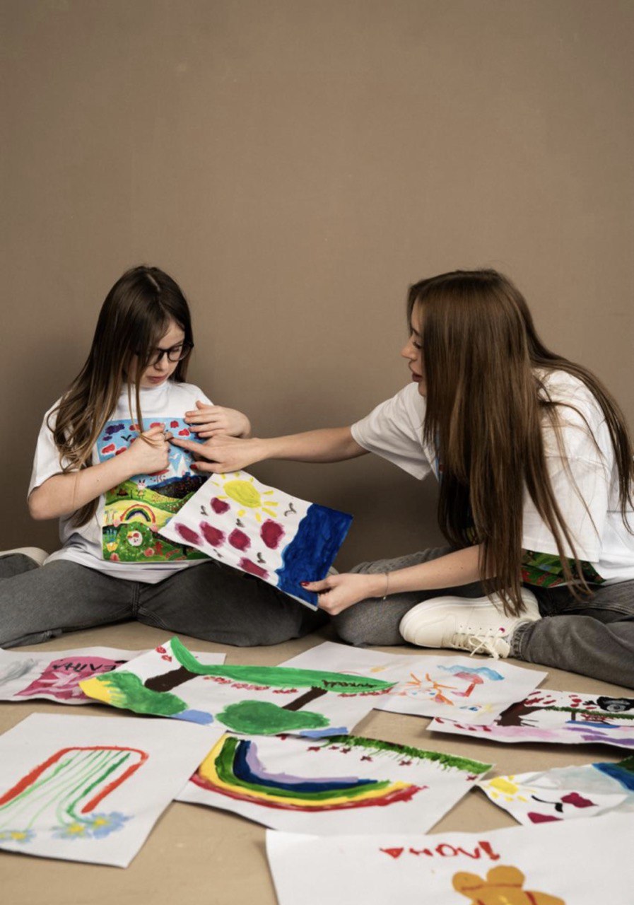 Коли мода дарує сенс: Mint x &laquo;Відчуй&raquo; перетворює дитячі малюнки на fashion-принт