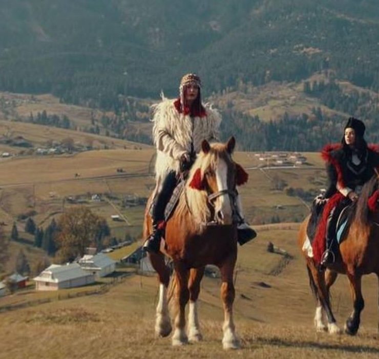 Злата Огневич и Юля Юрина сняли клип в Карпатах: премьера «Беньки-бубеньки»