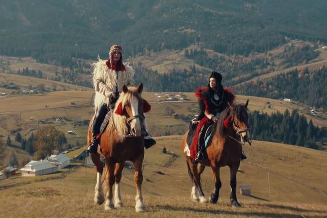 Злата Огневич и Юля Юрина сняли клип в Карпатах: премьера «Беньки-бубеньки»