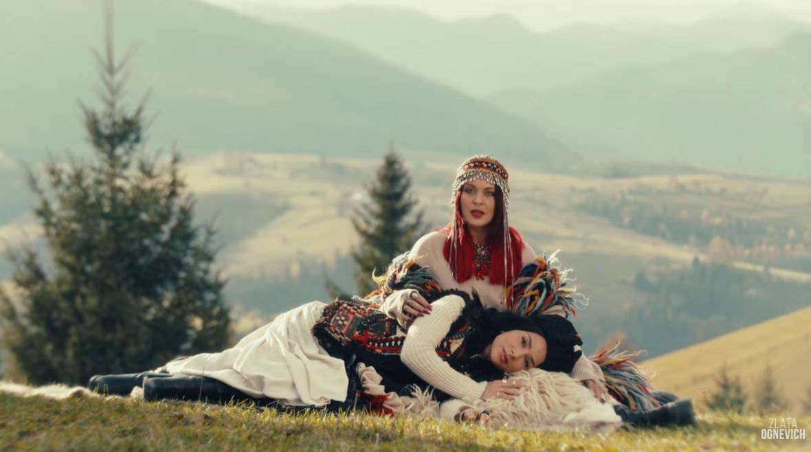 Злата Огневич и Юля Юрина сняли клип в Карпатах: премьера «Беньки-бубеньки»