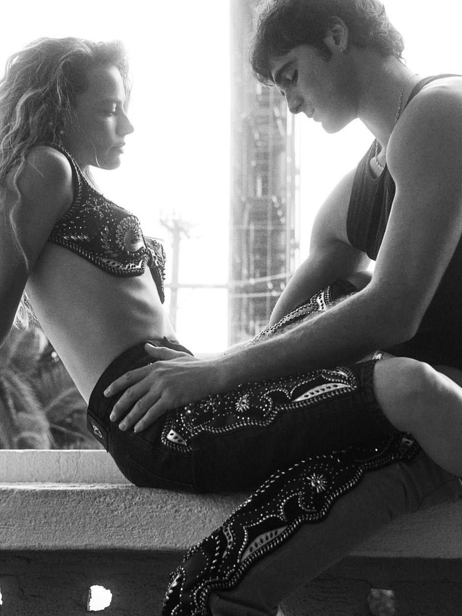 Стримана пристрасть: Марґо Роббі та Джейкоб Елорді на обкладинці Vogue