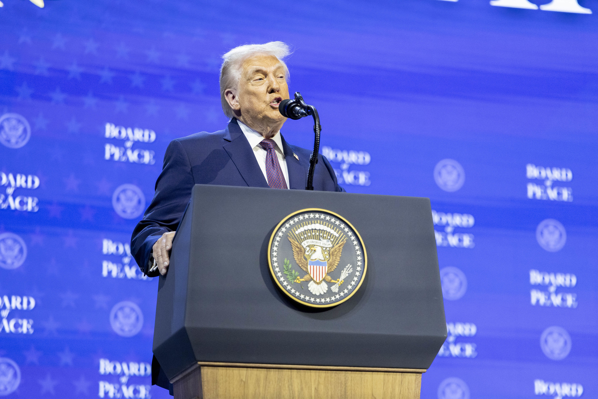 Нотатки з Давоса: окуляри Макрона, кулуари й розмови про майбутнє