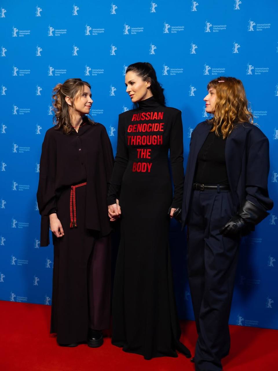 Образ дня: перформанс Маші Єфросиніної на Берлінському кінофестивалі