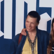 Помічено: Єва Грін приміряла хустку зі спільної колекції United24 & Oliz