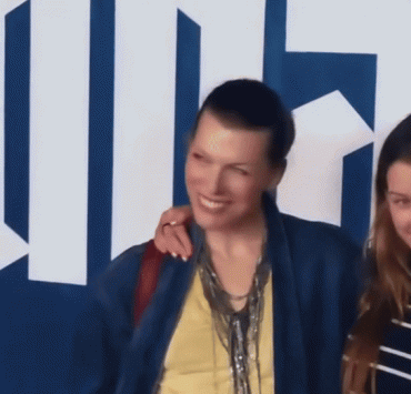 Милла Йовович с мужем и дочерью на премьере &laquo;Дракулы&raquo; в Лос-Анджелесе