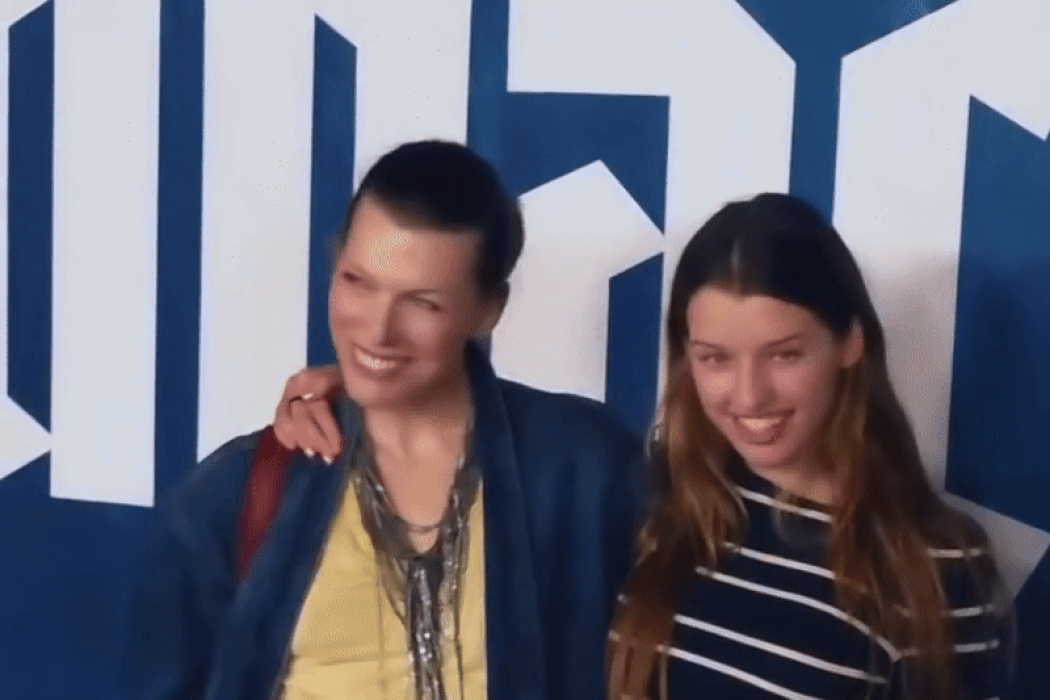 Мілла Йовович із чоловіком та донькою на прем&rsquo;єрі &laquo;Дракули&raquo; в Лос-Анджелесі