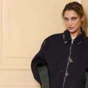 Дуже схожі: Джессіка Альба з донькою на показі Fendi в Мілані