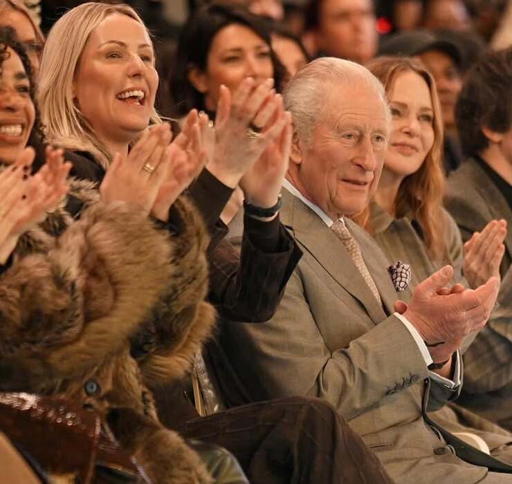 Король Карл III уперше відвідав модний показ – на тлі арешту брата