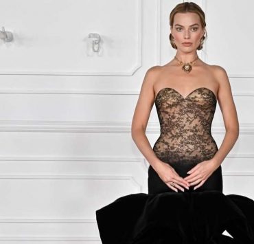 Марго Робби обвинили в культурной апроприации из-за кулона Cartier