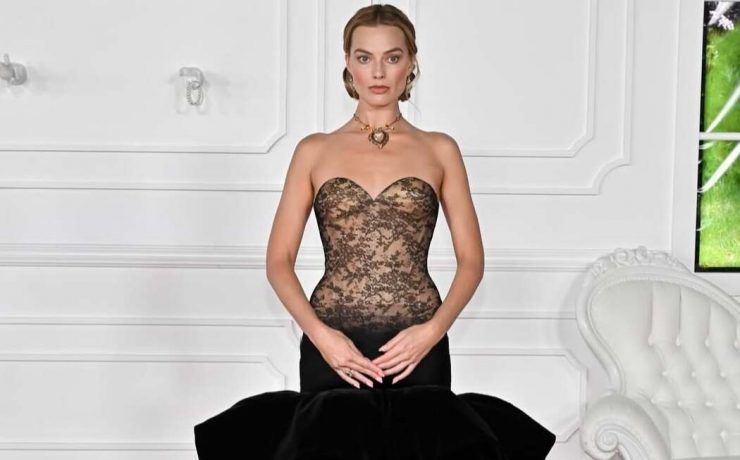 Марго Робби обвинили в культурной апроприации из-за кулона Cartier