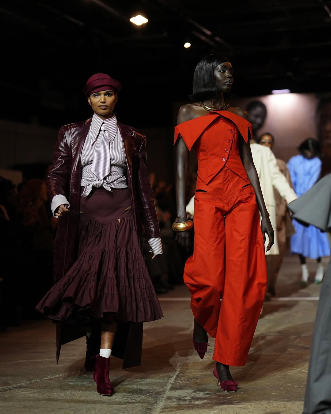 Король Карл III уперше відвідав модний показ – на тлі арешту брата