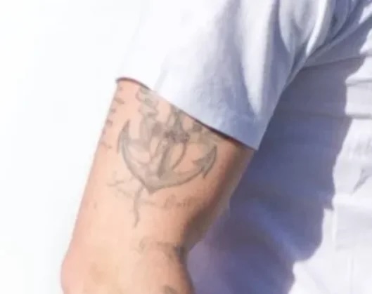 На тлі конфлікту: Бруклін Бекхем видалив татуювання на честь батька