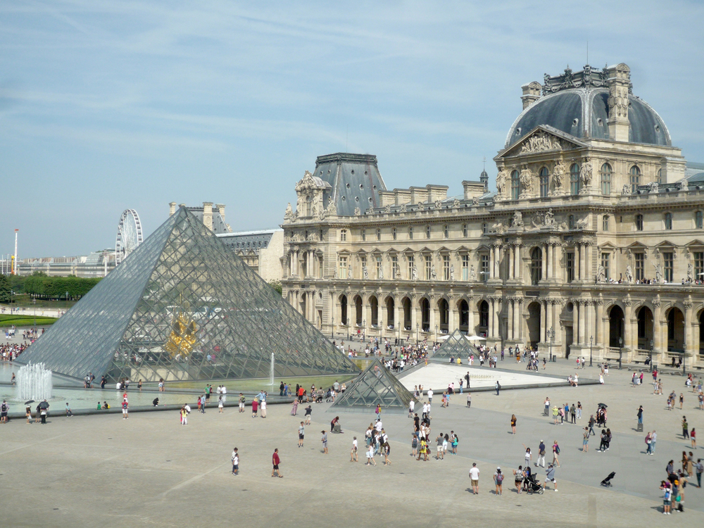 У Луврі викрили масштабну схему шахрайства з квитками