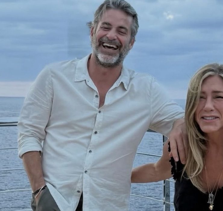 Бойфренд Дженніфер Еністон показав романтичні світлини з акторкою