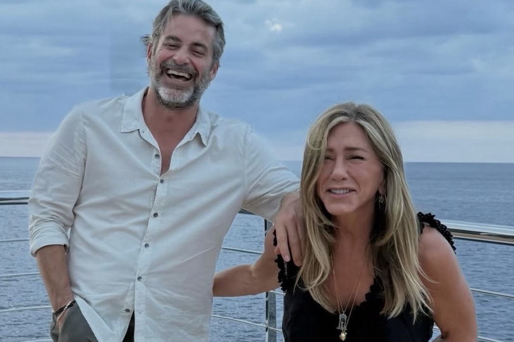 Бойфренд Дженніфер Еністон показав романтичні світлини з акторкою