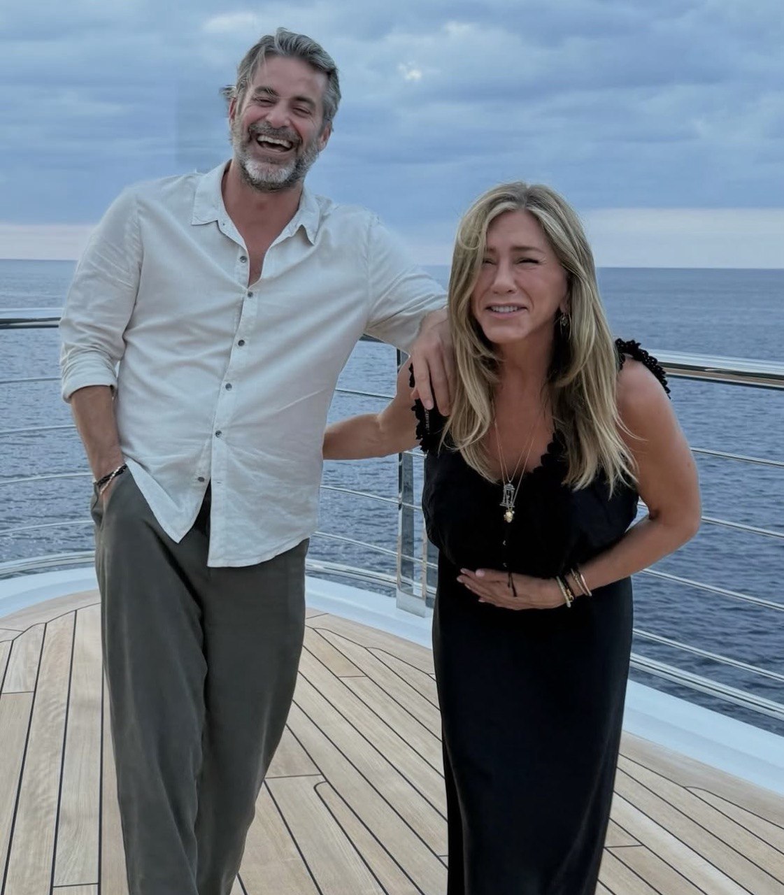 Бойфренд Дженніфер Еністон показав романтичні світлини з акторкою