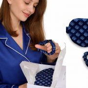 Помічено: шовкова сорочка LESSLESS &laquo;засвітилася&raquo; у новому сезоні And Just Like That…