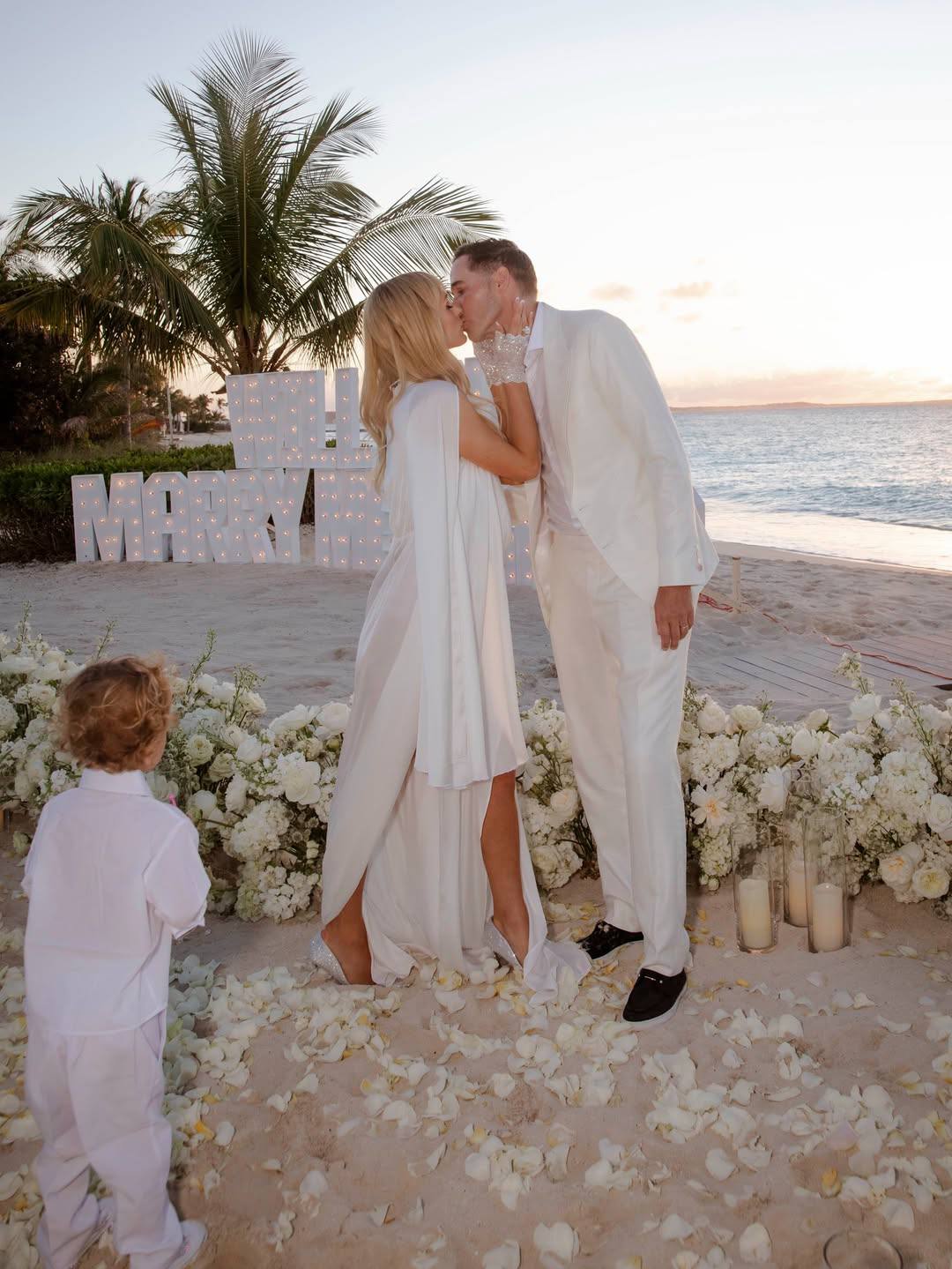 Знову заміж: чоловік Періс Гілтон освідчився їй вдруге