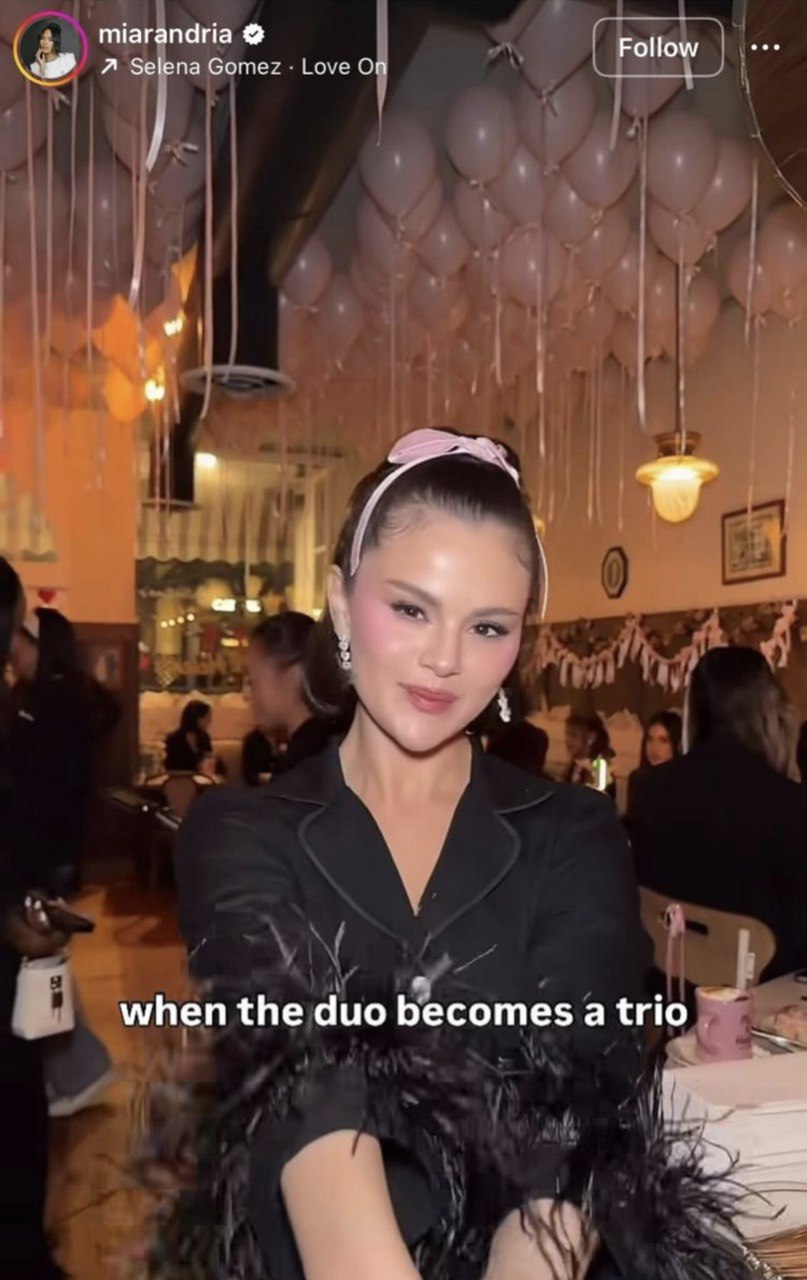 Носії: Селена Гомес у піжамі SLEEPER на івенті Rare Beauty