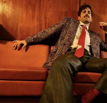 Помічено: Діно Фетчер у штанах Kulakovsky на обкладинці глянцю