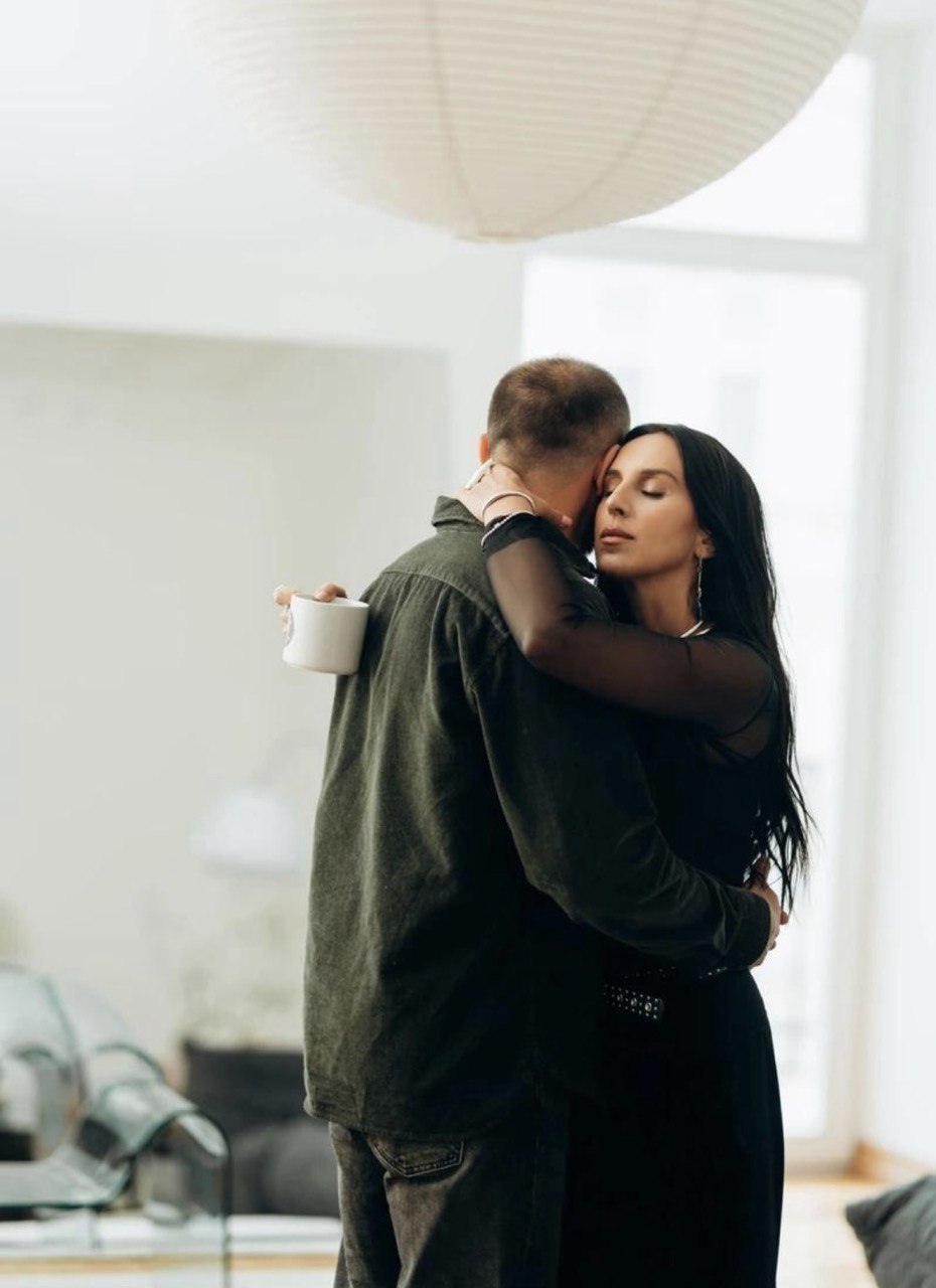 До Дня закоханих: Jamala зібрала зіркові пари у кліпі «Обіймай»