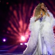 Мерая Керрі, Шарліз Терон та Вітторія Черетті на церемонії відкриття Олімпійських ігор