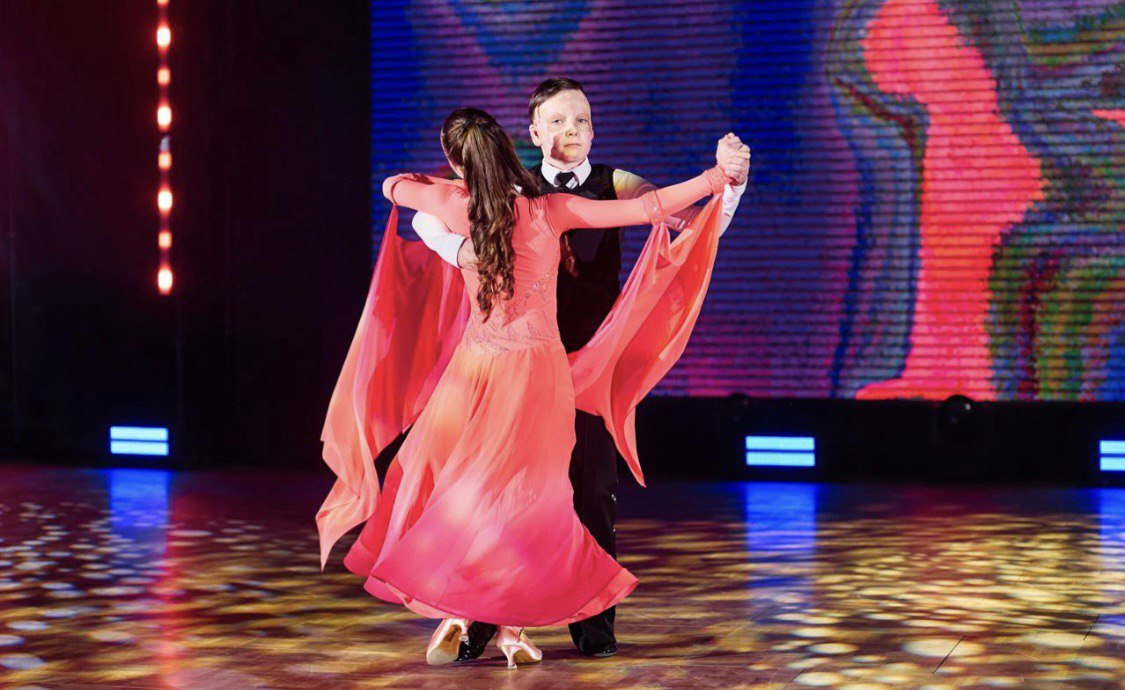 Тріумф духу та грація танцю: як ветерани на протезах підкорювали паркет у Києві