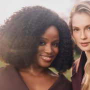 Элегантные Зендея и Роберт Паттинсон на кинопремьере в Париже