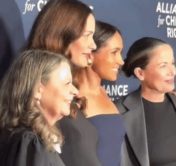 Платье-бандо и серьги Chanel: рассматриваем новый выход Меган Маркл