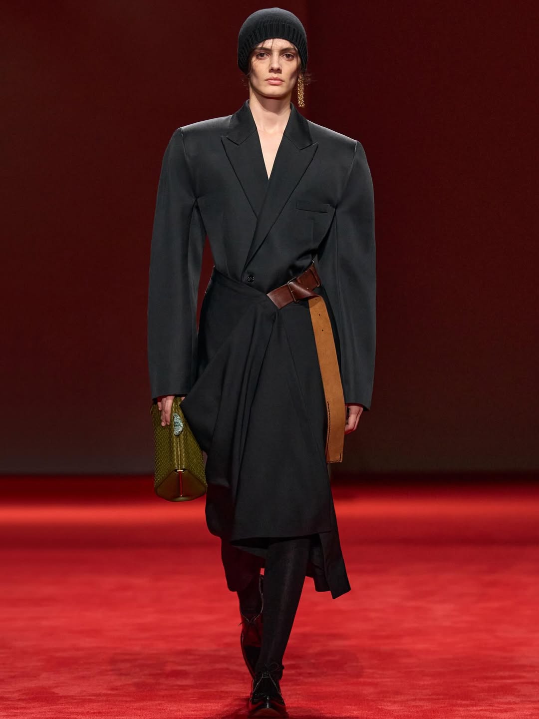 Гра контрастів в осінньо-зимовій колекції Bottega Veneta