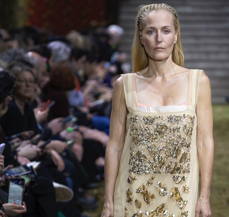 Появление Джиллиан Андерсон и заколдованный лес: как прошел показ Miu Miu FW 26/27