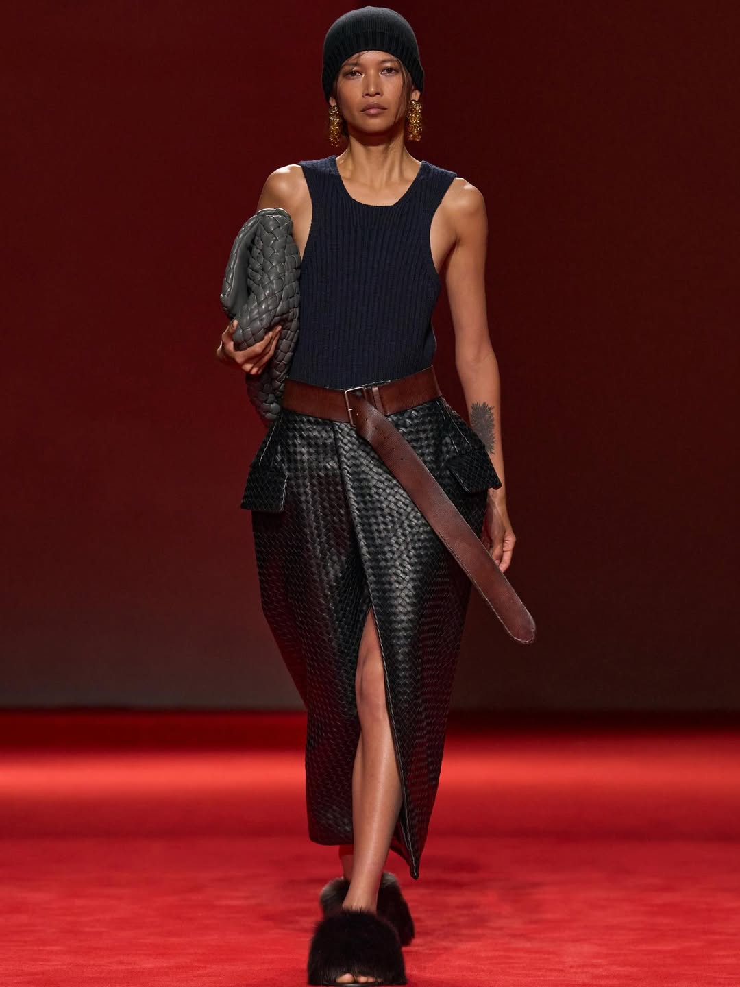 Гра контрастів в осінньо-зимовій колекції Bottega Veneta