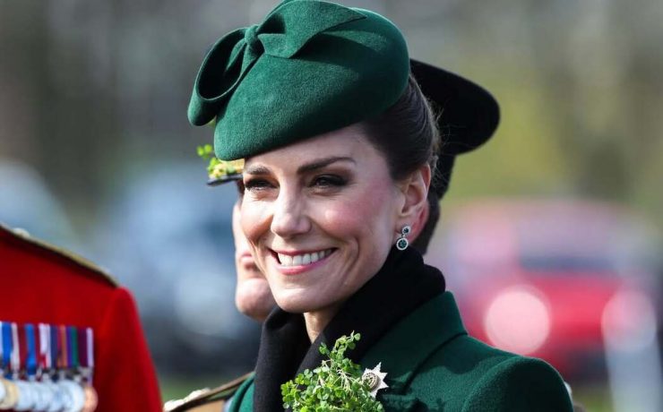 Кейт Миддлтон в изумрудном total look на параде в День святого Патрика