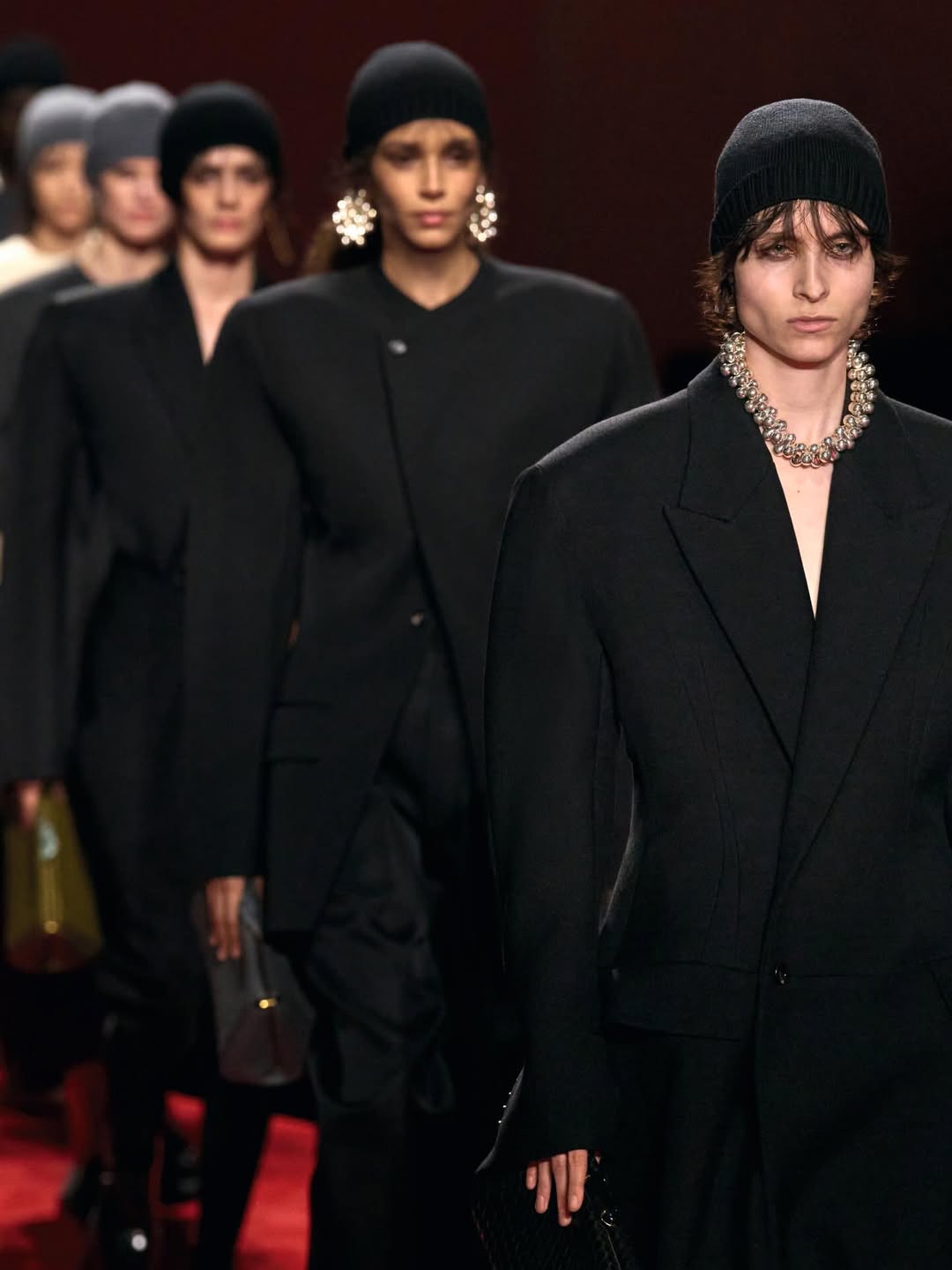 Гра контрастів в осінньо-зимовій колекції Bottega Veneta