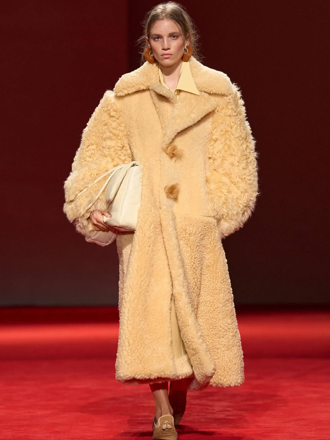 Гра контрастів в осінньо-зимовій колекції Bottega Veneta