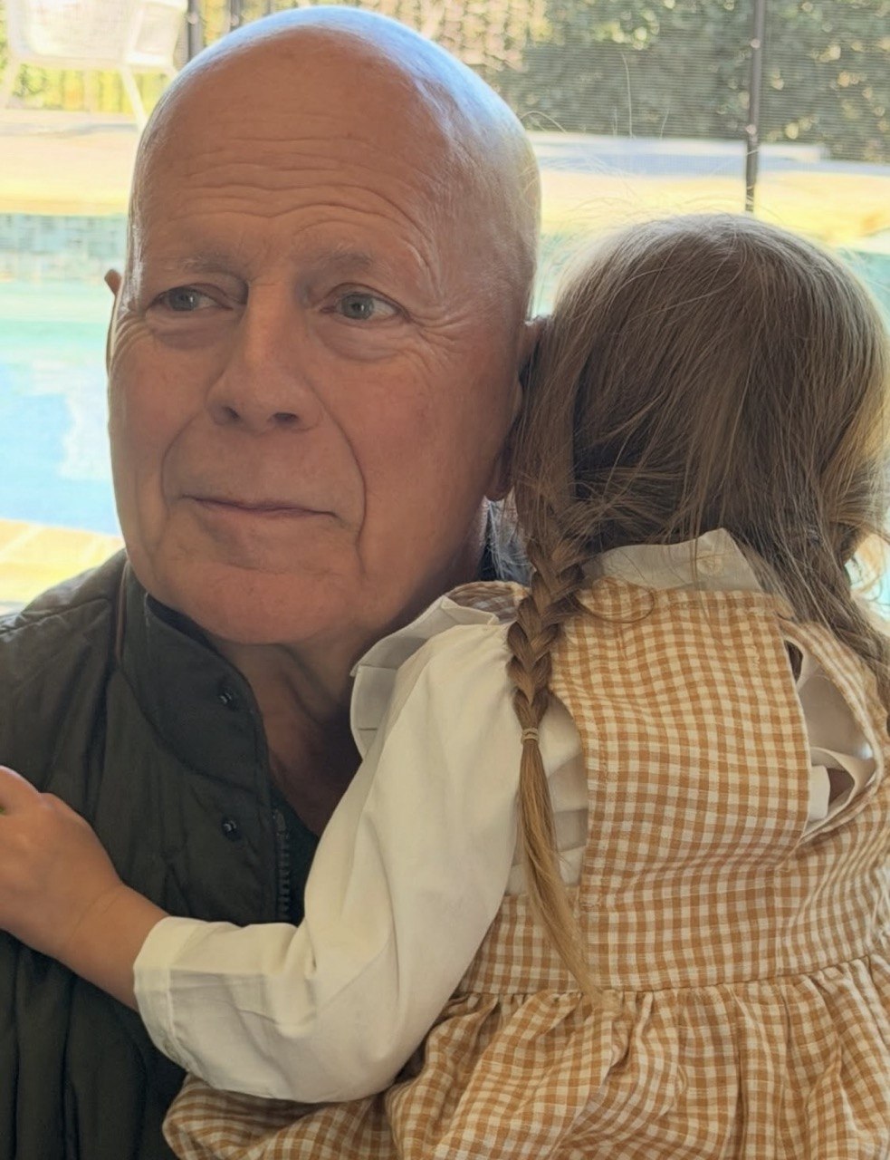 Брюсу Уиллису &mdash; 71: семья поделилась новыми фотографиями актёра