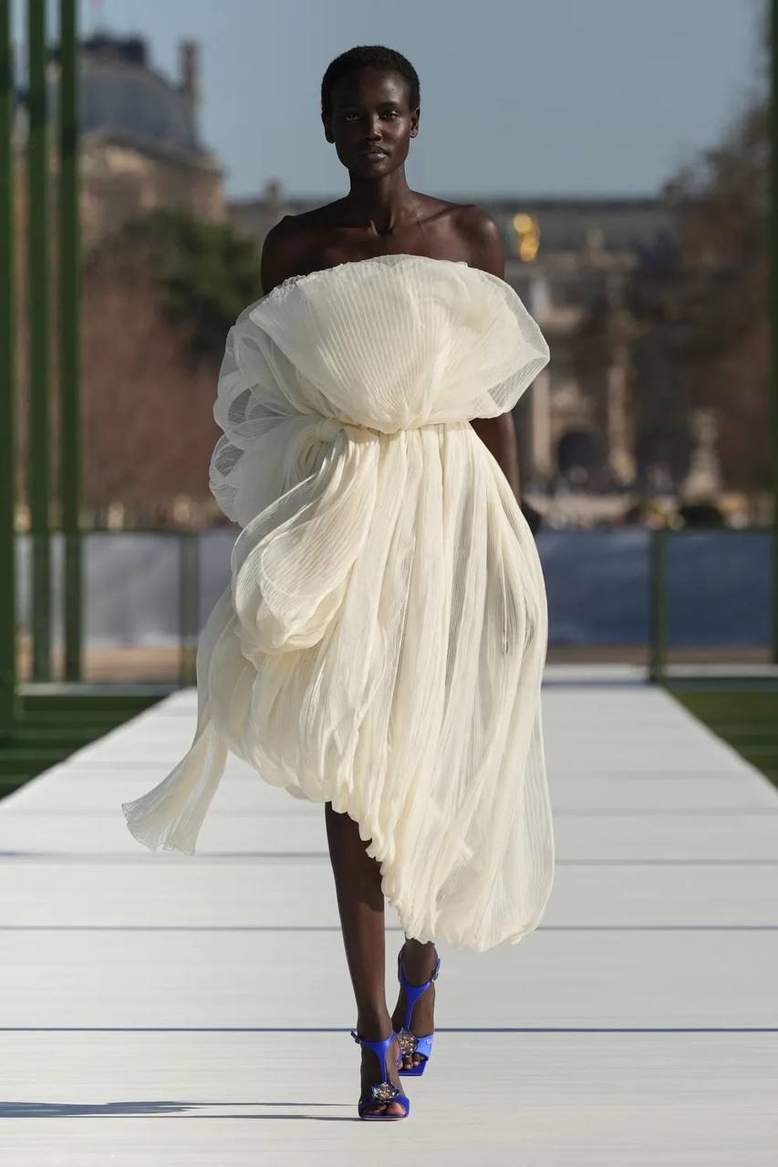 &laquo;Ботанічна&raquo; колекція: Джонатан Андерсон показав лінійку для Dior