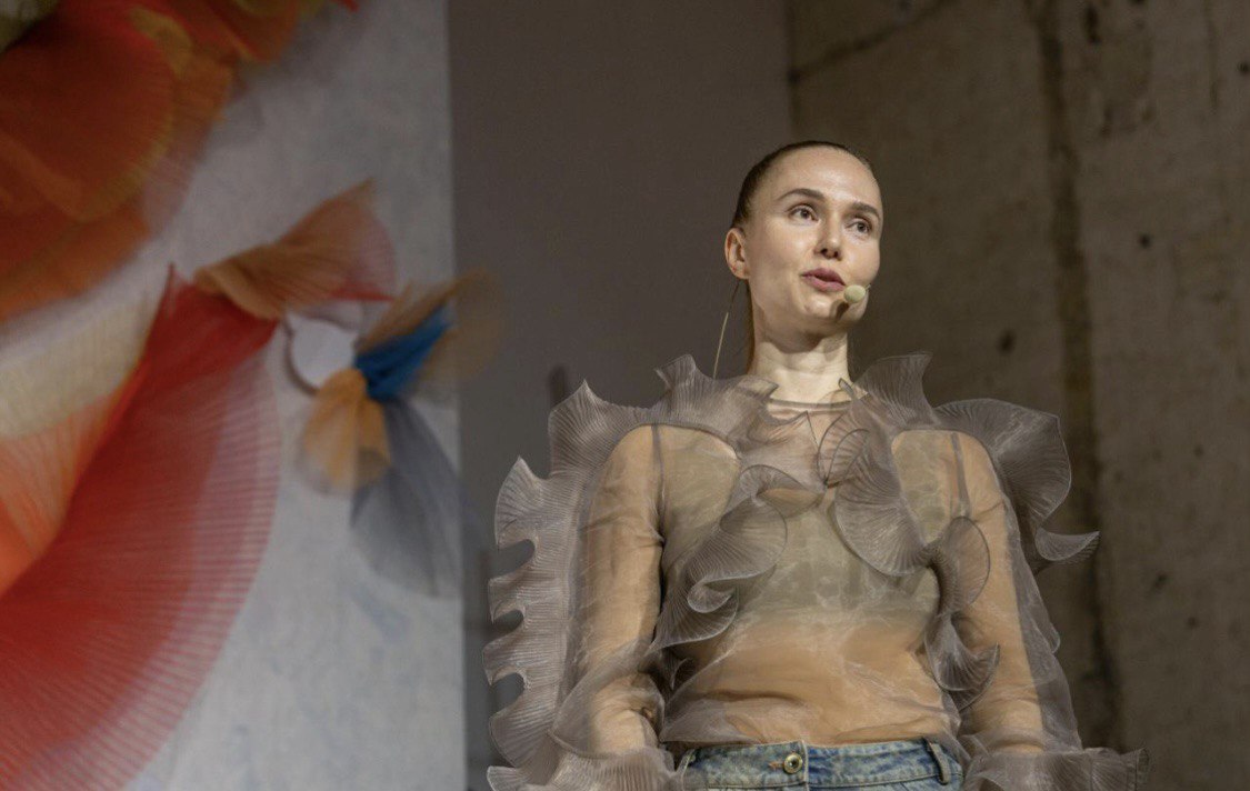 UFW &rsquo;26/27: Надя Дзяк представила авторський артперформанс