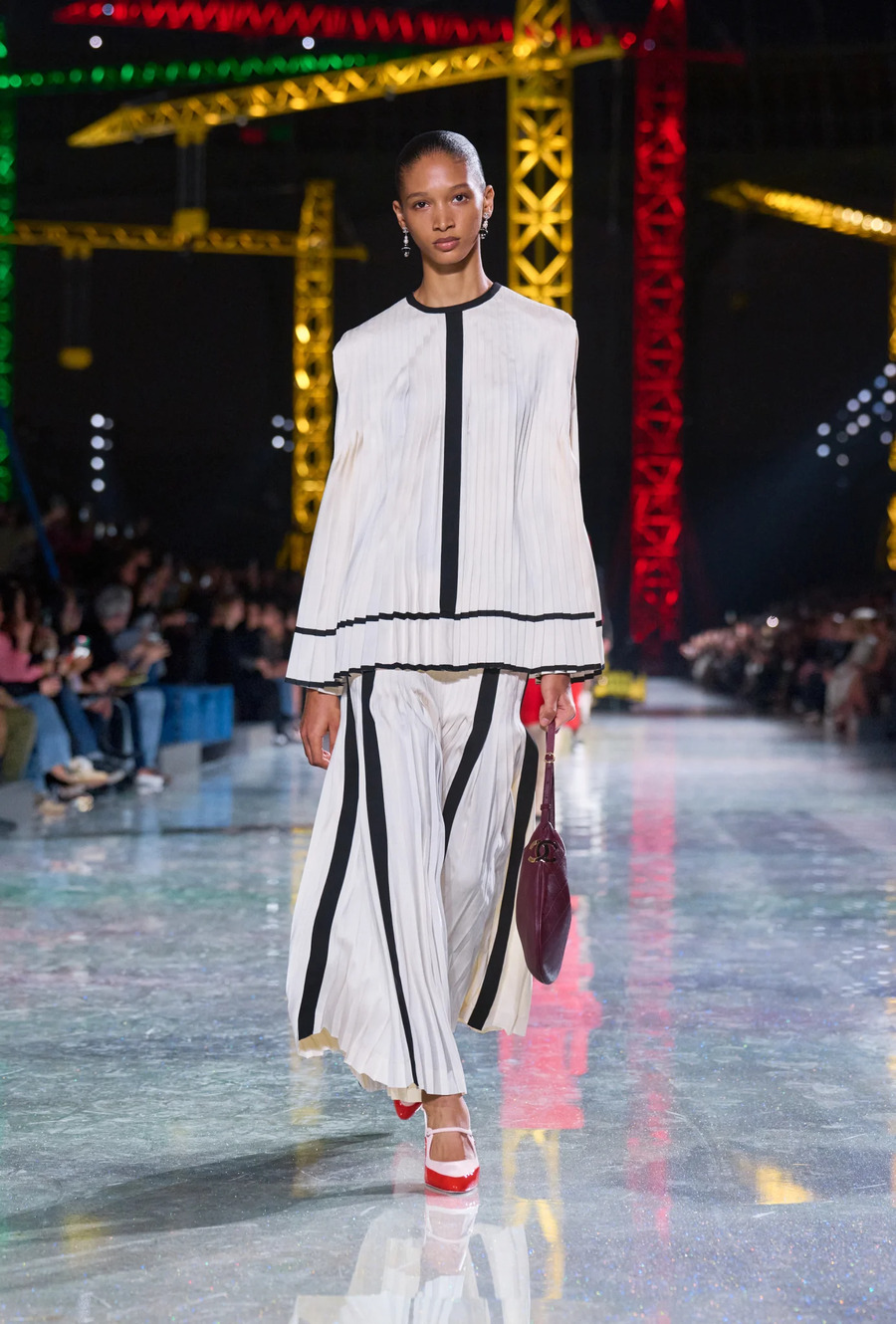 Перетин традицій і футуристичного бачення в колекції Chanel FW &rsquo;26/27