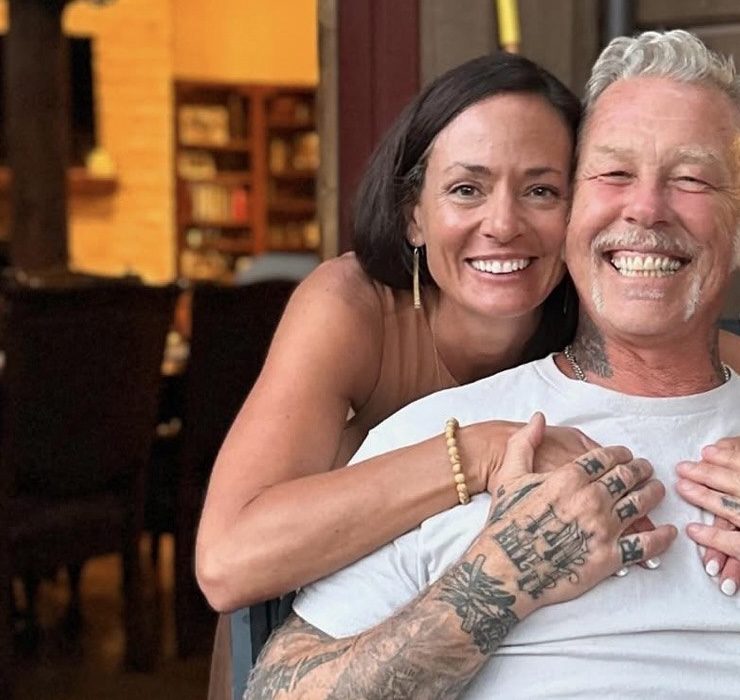 Екстремальне освідчення: лідер гурту Metallica покликав кохану заміж під час дайвінгу з акулами