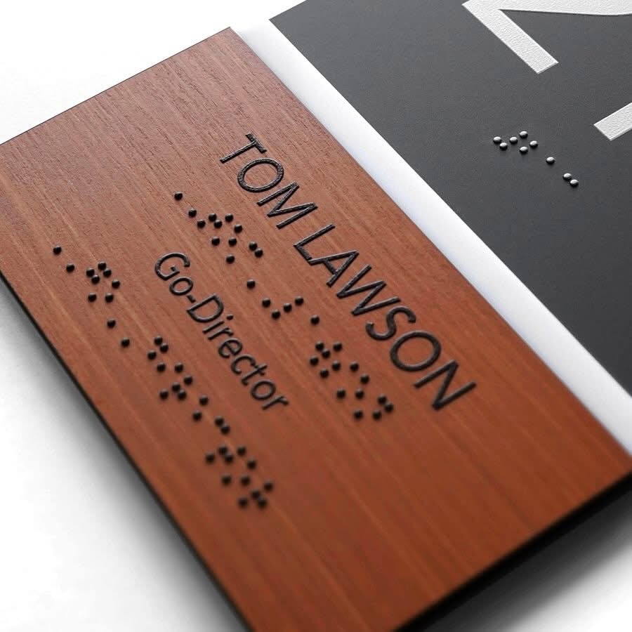 Офісні таблички як частина корпоративного стилю: як не помилитися з вибором