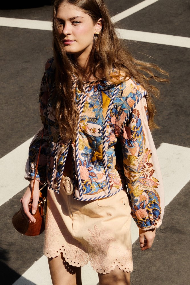 Весняні блузи 2026: головні тренди сезону та як їх носити