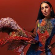 Ким Кардашьян выставила на аукцион свой гардероб из сериала &laquo;Всё честно&raquo;