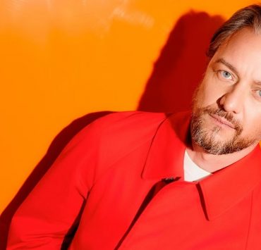 «Режисую фільми через кризу середнього віку»: Джеймс Макевой про вихід за межі акторства