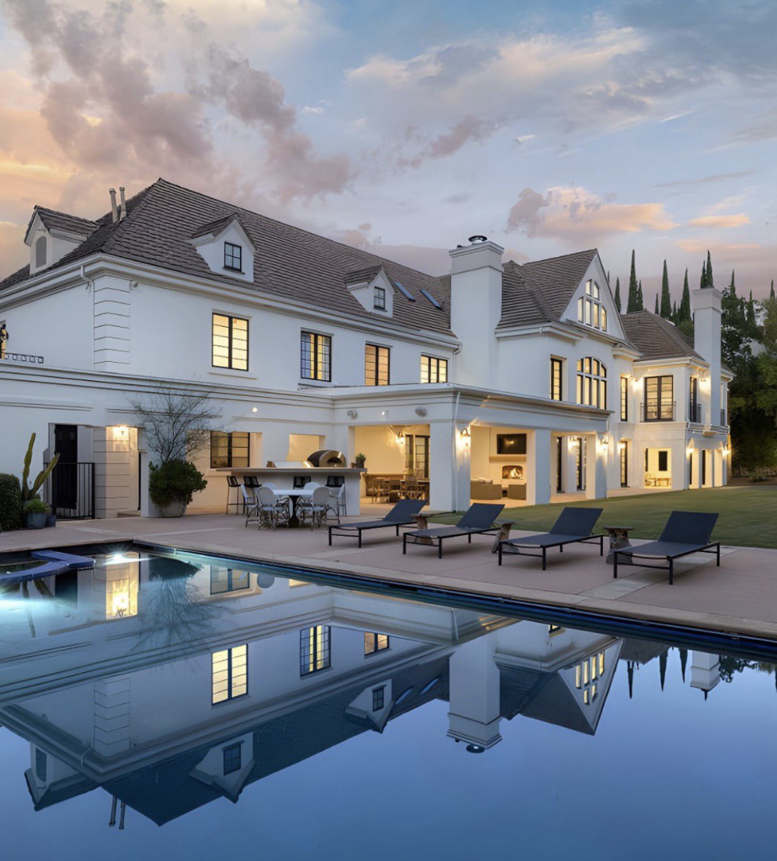 Звездное новоселье: Маколей Калкин с семьей переехал в особняк за $10 миллионов