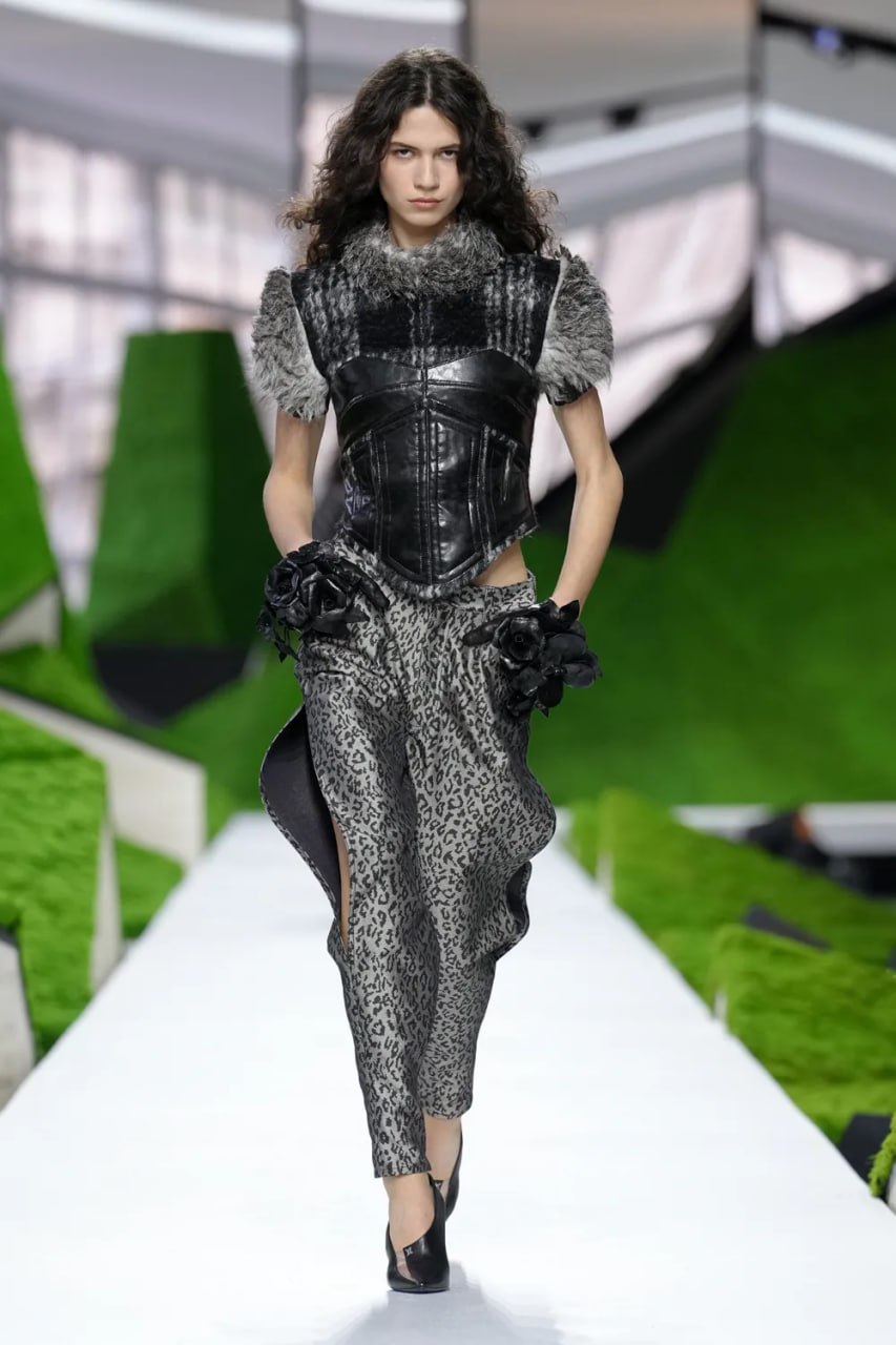 Естетика середньовіччя та гірських народів у шоу Louis Vuitton